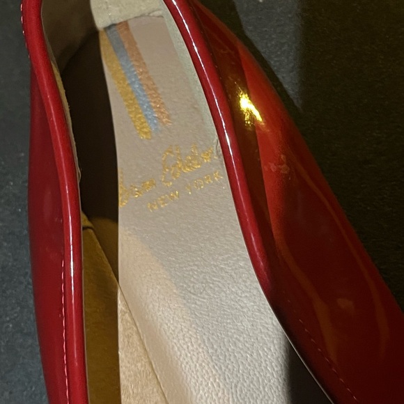 Chic Red Patent Leather Flats - Picture 4 of 7